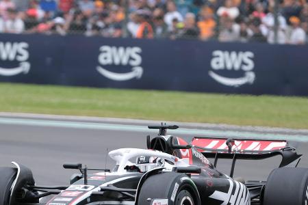 Platz 15: Kevin Magnussen (Haas) - Note: 4,0 - Machte in der ersten Runde die meisten Positionen gut. Musste auf den weichen Reifen aber schon früh an die Box. Schaute danach eher nach hinten und konnte selbst gegen Albon wenig ausrichten. Hatte nie die Pace von Hülkenberg.