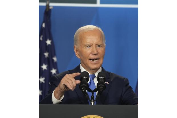 ...Gesundheitszustand vorausgegangen, ganz besonders nach einem katastrophalen Auftritt bei der ersten TV-Debatte gegen den republikanischen Kandidaten Donald Trump. Viele US-Promis, mehrheitlich Unte ...