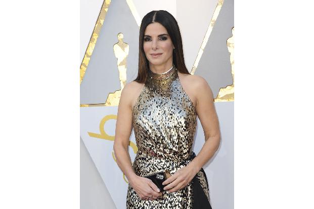 Dennoch hat Sandra Bullock einen der begehrten Goldjungen auf dem Kaminsims stehen, der ihr 2010 für ihre Hauptrolle in 'Blind Side – Die große Chance' verliehen wurde. Die Rolle brachte ihr auch eine ...