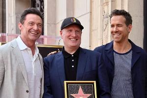 Ryan Reynolds und Hugh Jackman mit Marvel-Boss bei Stern-Enthüllung