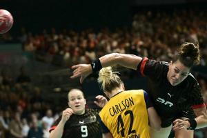 Fehlstart perfekt: Handballerinnen verlieren gegen Schweden