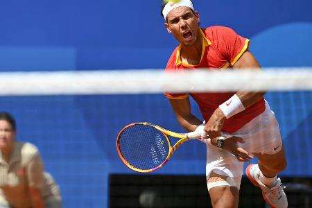 Fit, aber mit Mühe: Nadal auch im Einzel weiter