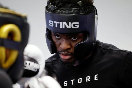 Boxen: Tiafack kämpft sich ins Viertelfinale