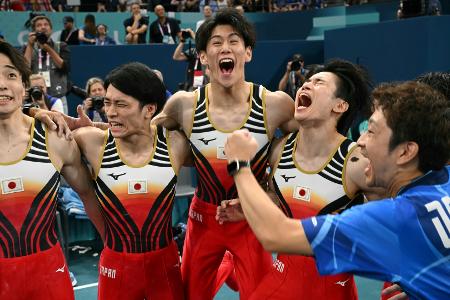 Turnen: Team Japan holt Gold im Mehrkampf