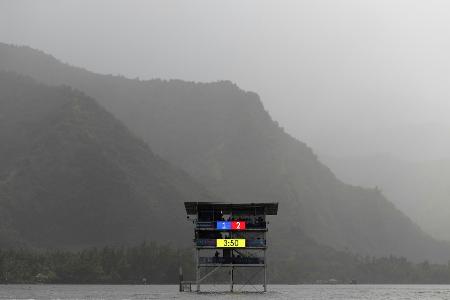 Surf-Wettbewerbe vor Tahiti müssen warten