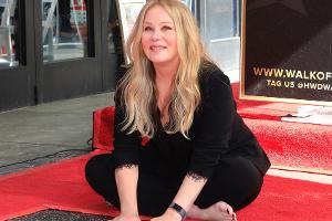 Christina Applegate enthüllt ihre "einzige Schönheitsoperation"