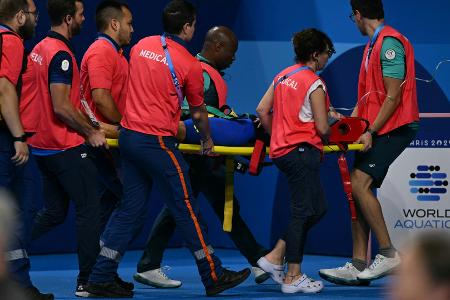 Notfall am Beckenrand: Schwimmerin muss beatmet werden