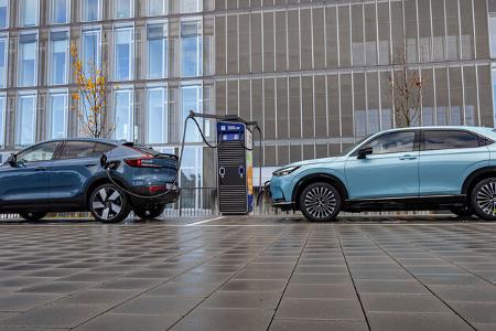 Honda E:Ny1, Volvo c40 P. E