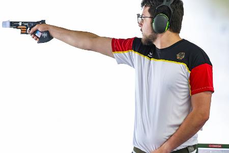 Schießen: Peter Vierter mit der Schnellfeuerpistole