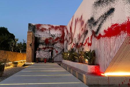 Klimaaktivisten beschmieren Haus von Messi