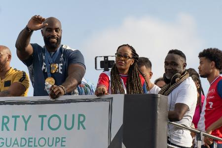 Riner feierlich auf Guadeloupe empfangen: 