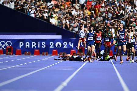 Kuriose Szene: Massensturz über 5000 m