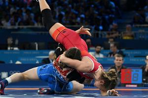 Mit Schultersieg ins Halbfinale: Wendle kämpft um Medaillen