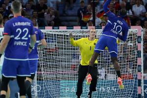 Irre Aufholjagd: Handballer gewinnen Viertelfinal-Thriller