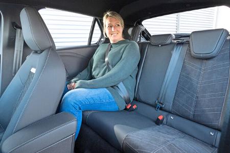 Opel Corsa Electric GS, Fond