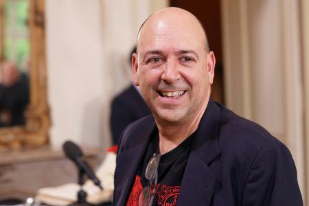 Auslandsreisen: Carro blockt Bayern-Kritik ab