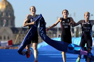 Lindemann und Rendschmidt Fahnenträger bei der Schlussfeier