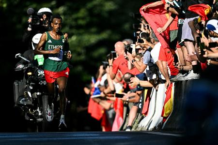 Äthiopier Tola gewinnt olympischen Marathon - Ringer Zwölfter