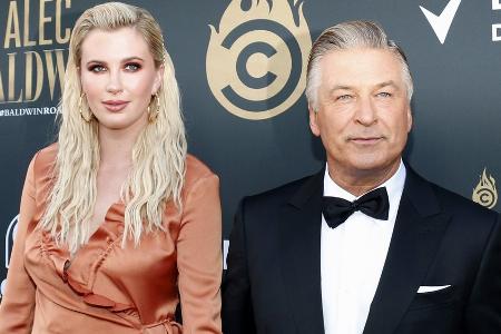 Ireland Baldwins Töchterchen trifft endlich ihre Tanten und Onkel