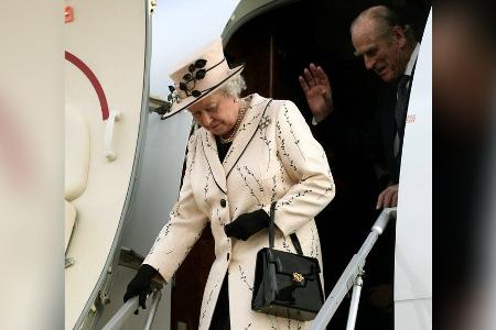 Minzbonbons und Martini: Die Flug-Rituale von Queen Elizabeth II.