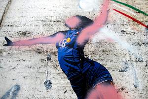 Straßenkunstwerk für Olympiasiegerin rassistisch verunstaltet