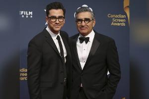 Emmys 2024: "American Pie"-Star moderiert mit Sohn die Preisverleihung