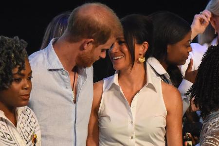 Harry und Meghan küssen sich beim Salsa-Tanzen in Kolumbien