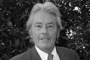 Alain Delon wird in kleinem Kreis bei seinen Hunden beigesetzt