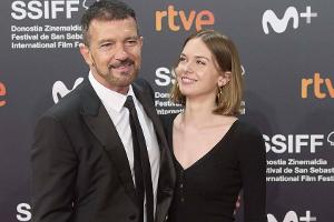 Antonio Banderas und Melanie Griffith feiern Verlobung ihrer Tochter