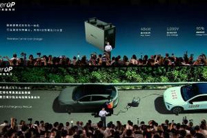 Nio portable Car to car ladegerät charge up event 2024