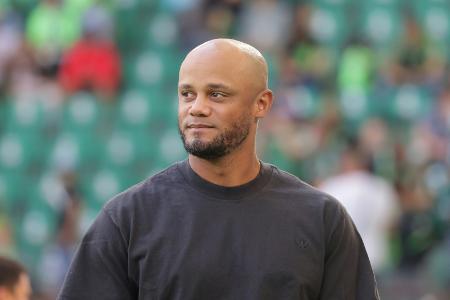 Wilder Sieg in Wolfsburg: Bayern starten erfolgreich