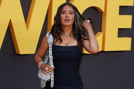 Salma Hayek schickt Grüße aus dem Urlaub - mit grauen Haaren