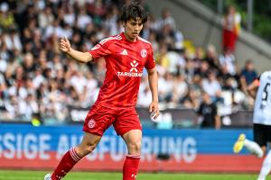 Düsseldorf: Tanaka wechselt zu Leeds United
