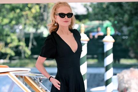 Nicole Kidman versprüht Glamour im schwarzen Midikleid