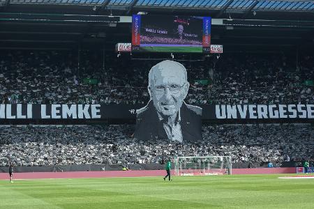 Spektakuläre Choreo: Weserstadion gedenkt Lemke