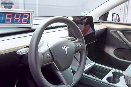 07/2024 ADAC Hitzezest Tesla Model Y Sommer Temperatur Klimaanlage