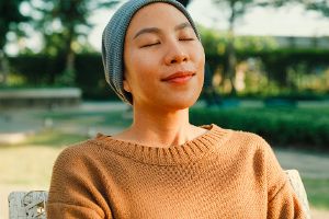 Krebspatientin sieht erleichtert aus