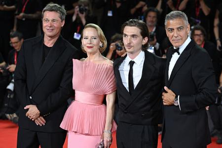 Ob auf der eigentlichen Premiere ihres neues Films 'Wolfs' (hier mit Amy Ryan und Austin Abrams)...