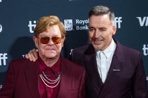 Elton John nach Infektion: "Ich wünschte, ich könnte euch sehen"