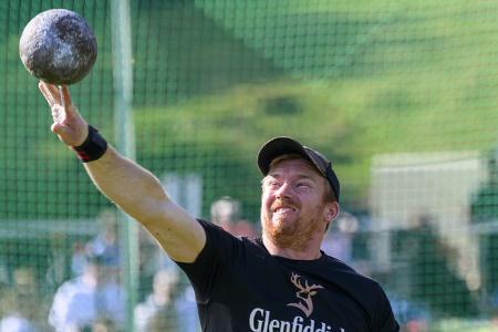 ...wie verschiedene Wurf-Sportarten (Hochwurf, Weitwurf, Heusack-Werfen, Hufeisen-Werfen, etc) gepflegt sowie....