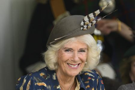 Sowohl Charles als auch Camilla sowie Charles' Mutter, die 2022 verstorbene Königin Elizabeth II. sind bekannt für ihre Liebe zu Schottland...