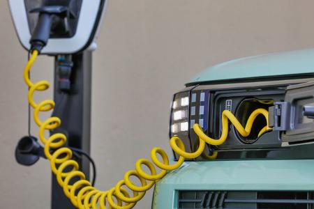 08/2024 Fiat Grande Panda Elektroauto Ladekabel