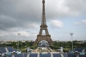 Olympische Ringe bleiben auf dem Eiffelturm