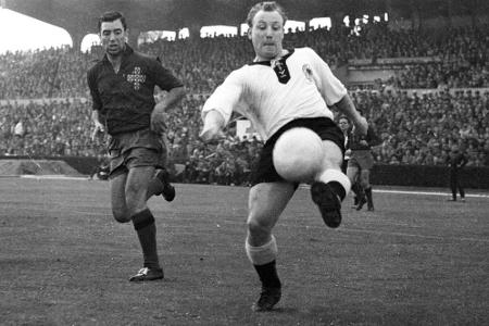 ANGRIFF: Uwe Seeler (72 Länderspiele)