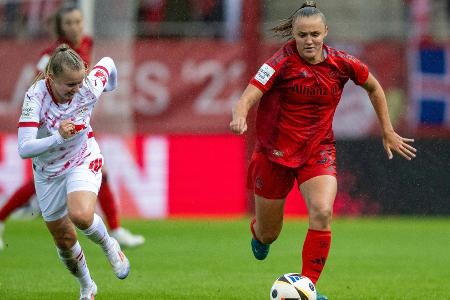 Bühl und Schüller treffsicher: Bayern übernehmen Platz eins