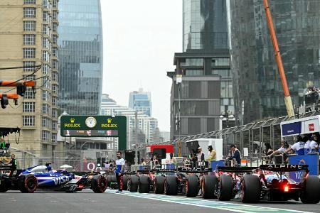 Formel 1 in Baku: Russell vor Leclerc - Top-Teams nah beisammen