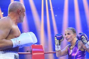 Regina Halmich: Boxhandschuhe werden nach Raab-Kampf versteigert