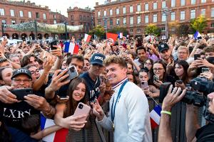 Leon Marchand: Mit Kappe und Brille gegen den Trubel