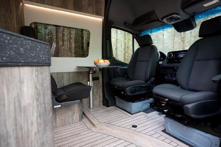 Innova Roadtrip 695 L, Vordersitze