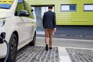 Dienstwagen Firmenwagen Elektroauto laden Mercedes